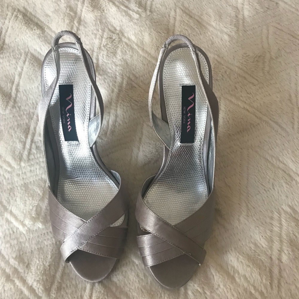 Nina Elizana Silver Gray Satin Peep toe heels 7